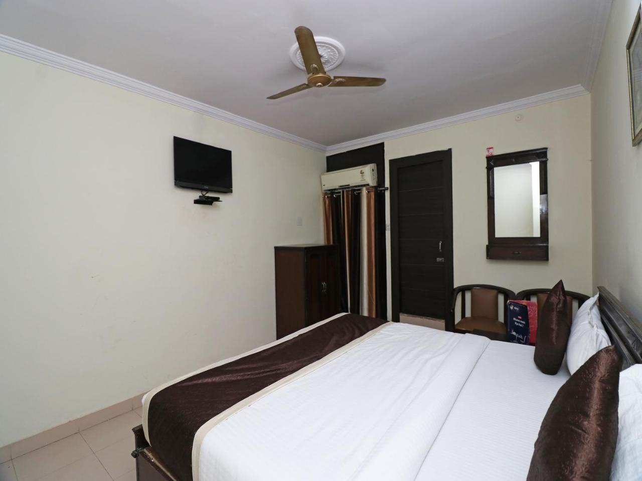 Oyo 23009 Hotel Maxx Lucknow Exterior foto