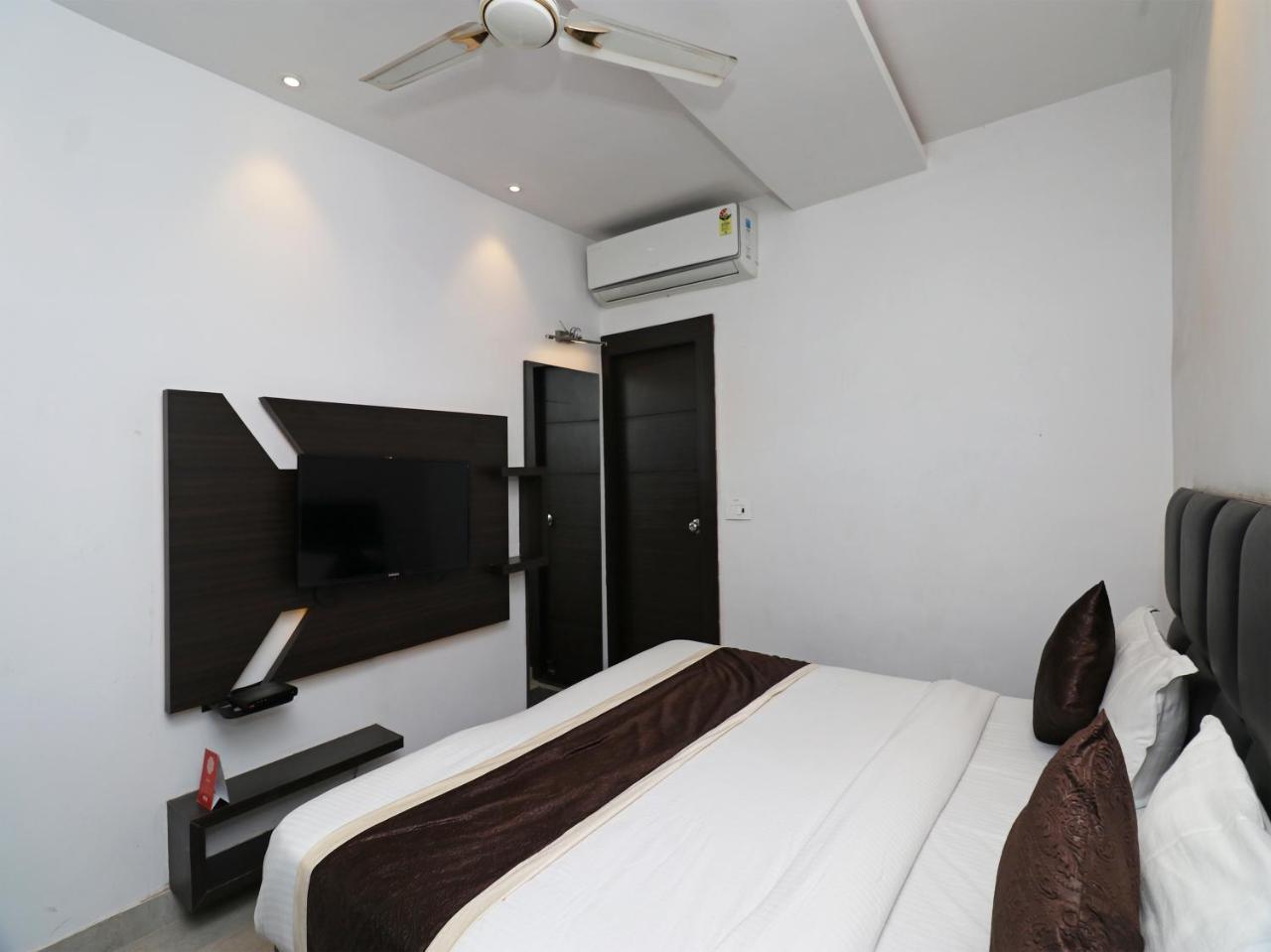 Oyo 23009 Hotel Maxx Lucknow Exterior foto
