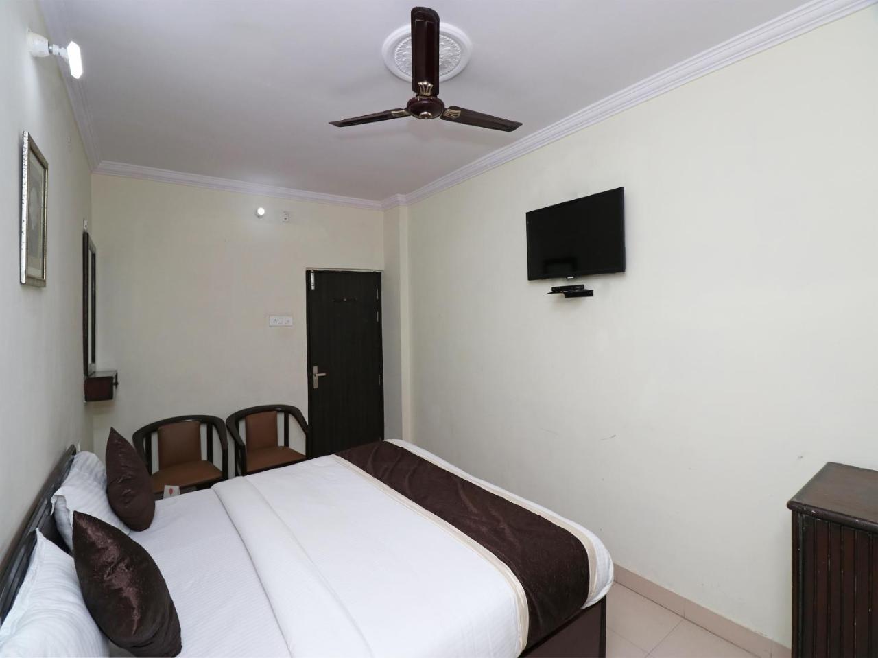 Oyo 23009 Hotel Maxx Lucknow Exterior foto