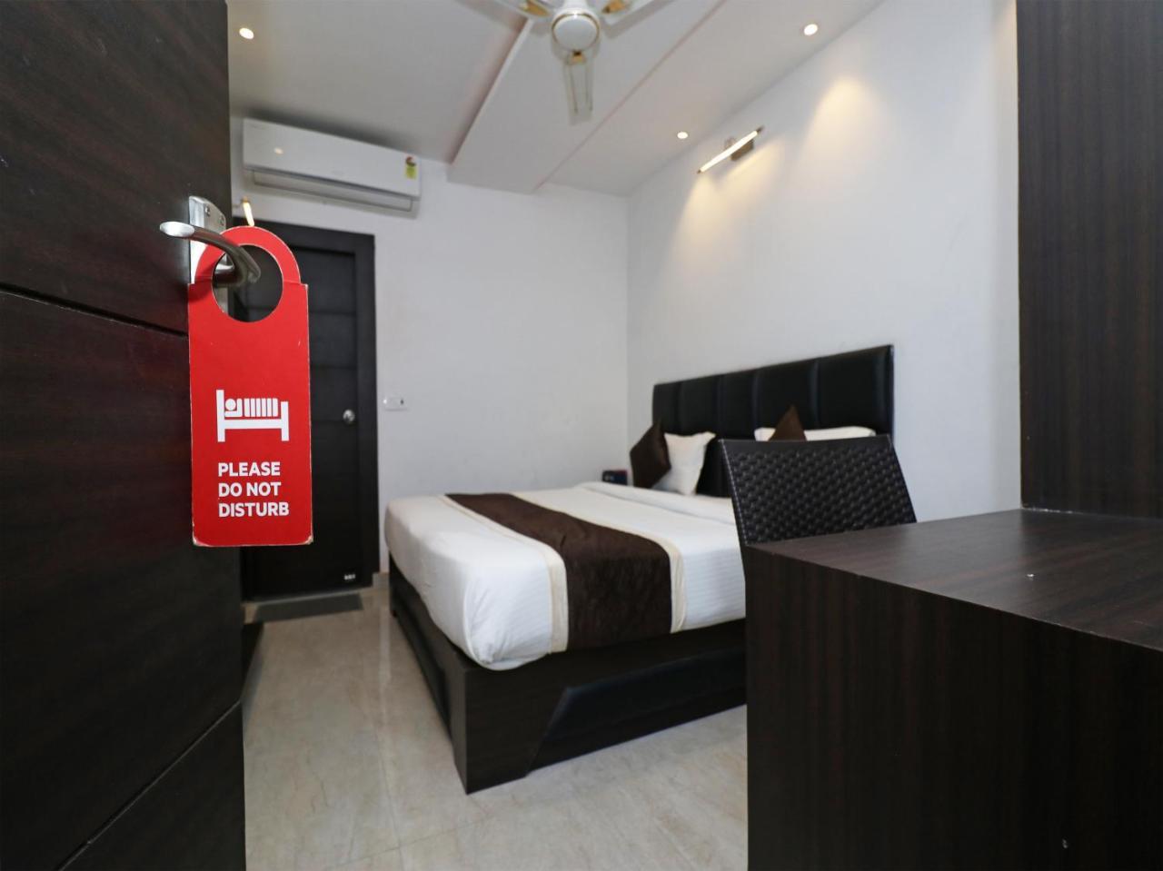 Oyo 23009 Hotel Maxx Lucknow Exterior foto
