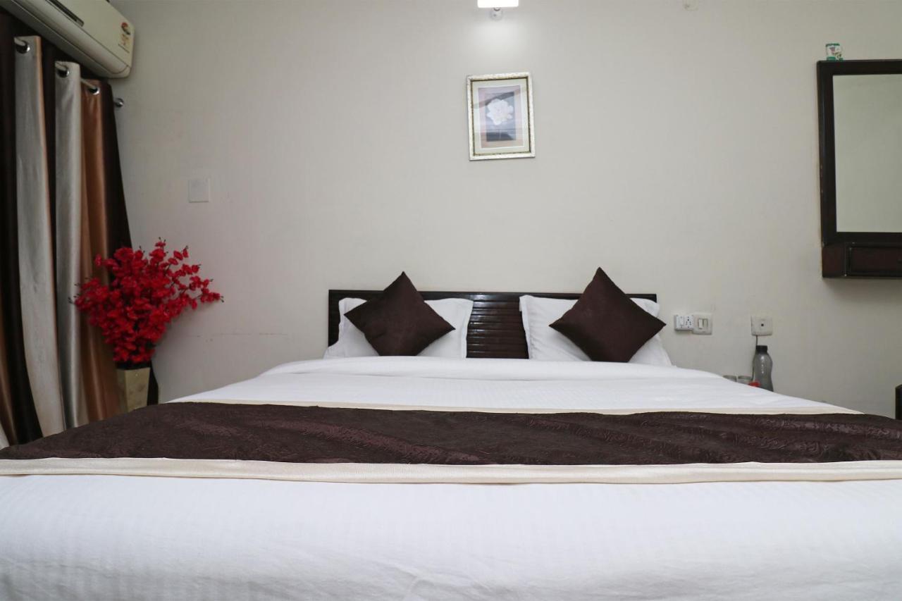 Oyo 23009 Hotel Maxx Lucknow Exterior foto